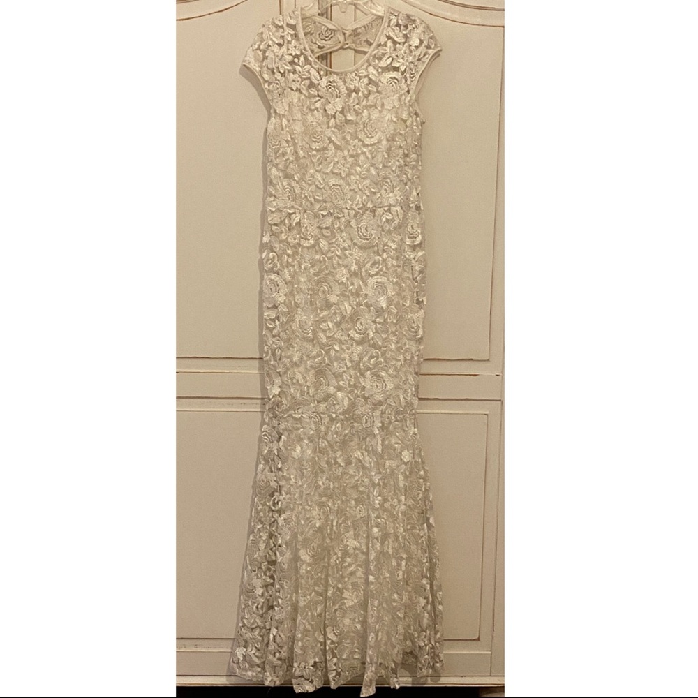 Lace wedding dress